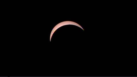 硫黄島で観測された皆既日食（22日午前＝国立天文台提供）