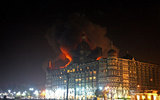 炎上するタージマハールホテル