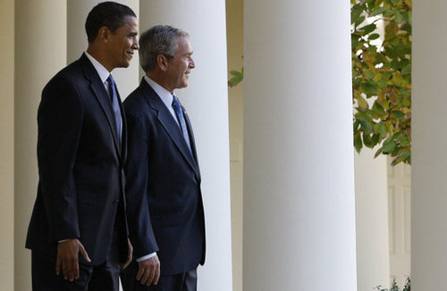 第43代米国大統領ブッシュ氏と第44代米国大統領オバマ氏