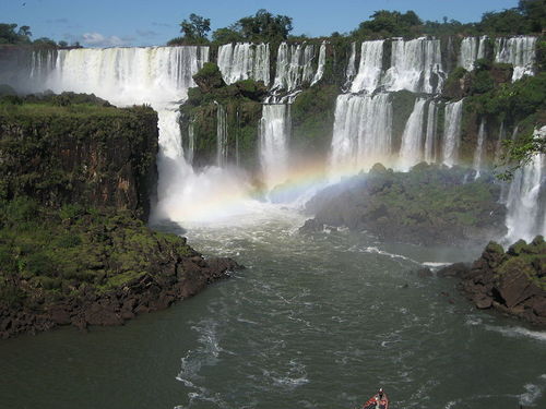 イグアスの滝 by Wikipedia